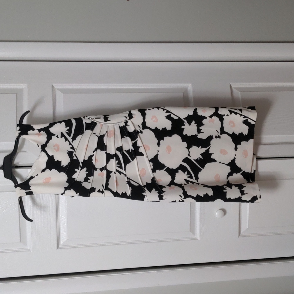 Floral dress with cinch waist zipper detail - barely worn